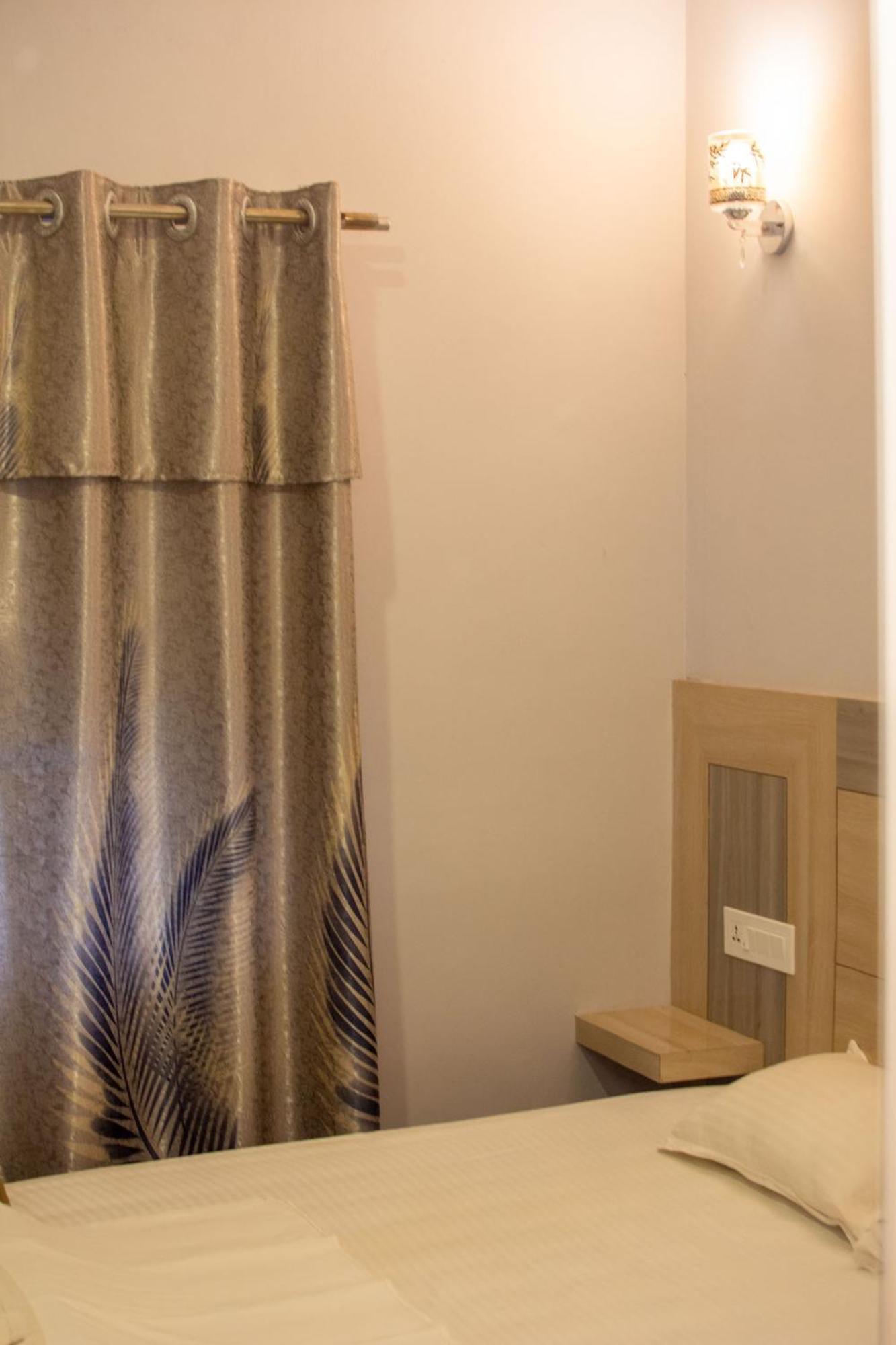 Galaxy Guest House Bhairāhawā Habitación foto